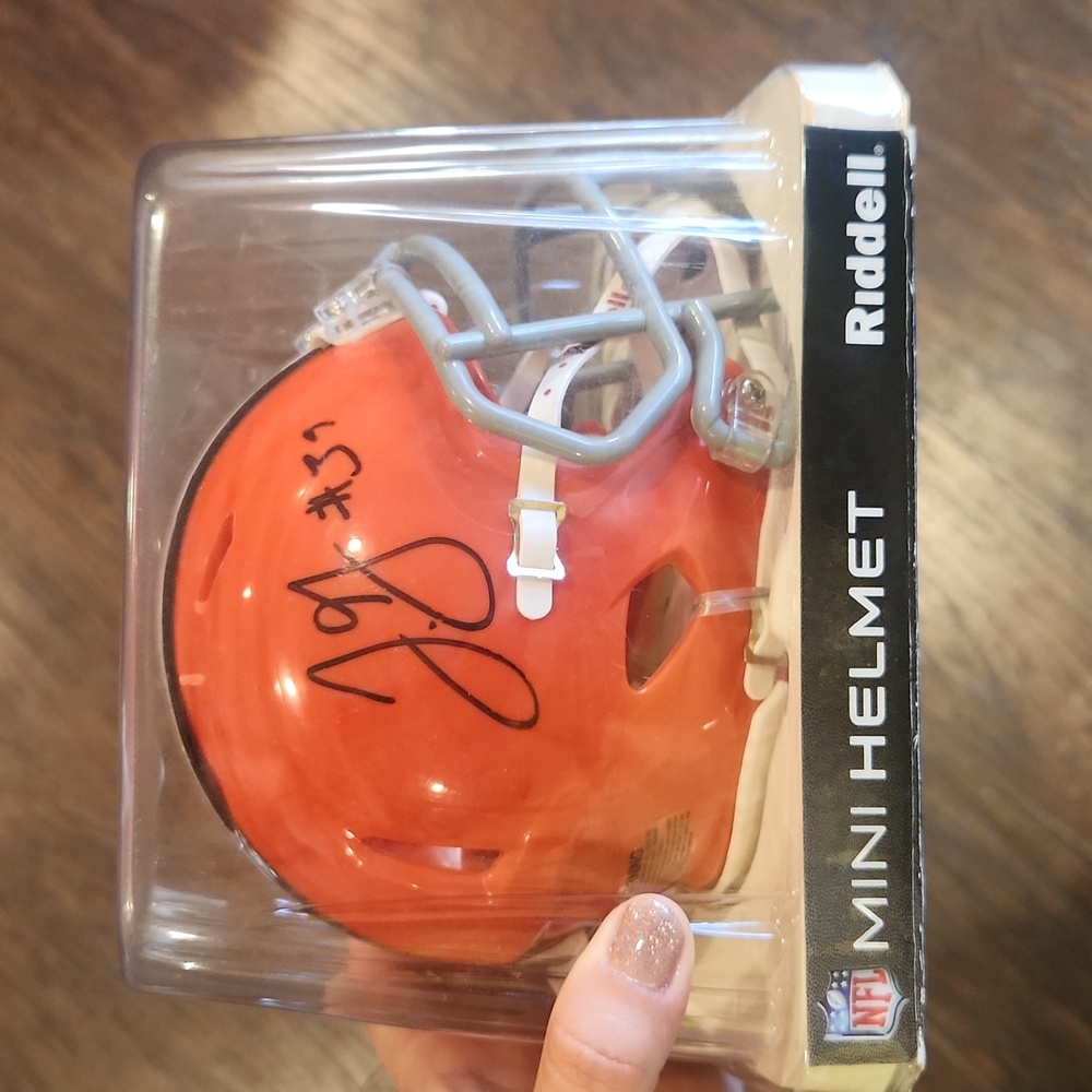 Tashaun Gipson #39 signed Mini Helmet Cleveland Browns NFL Riddell